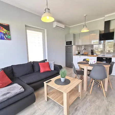 Radosny - Sloneczne * Ustronie Morskie